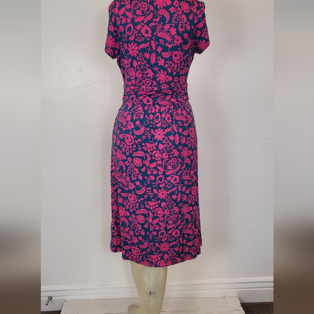 Floral Wrap-Style Midi Dress in Fuchsia and Navy - Picture 2 of 4
